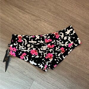 Cleo the Hurricane End of Summer Hot Pants